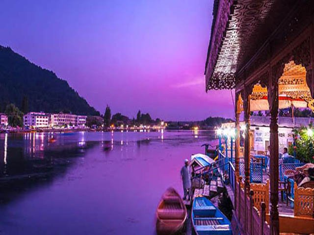 Urbania Tempo Traveller Srinagar